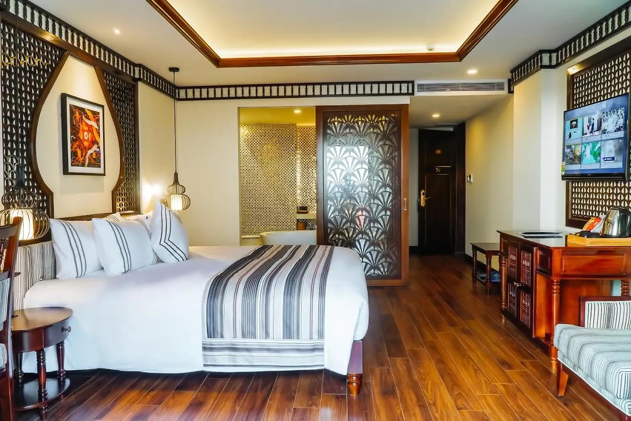 Le Pavillon Hoi An Paradise Hotel & Spa 4*,